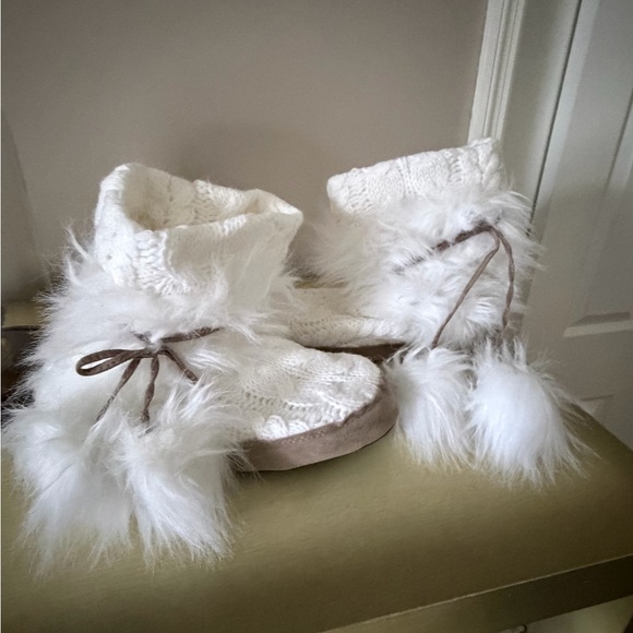 NWOT‼️Muk Luks Brown Sole Footwear - Picture 2 of 4